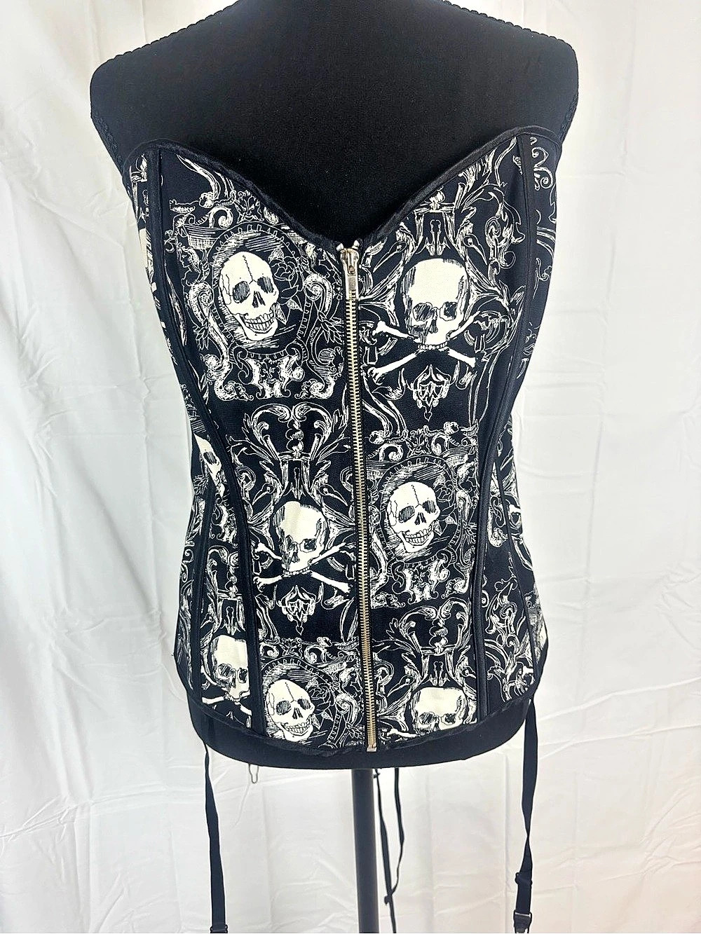 Intimate Attitudes Skull Print Lace-Up Corset  Size 46 clothing size 22/24